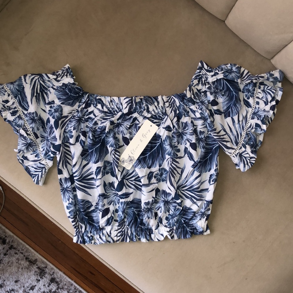 NWT Off the Shoulder Printed Crop Top